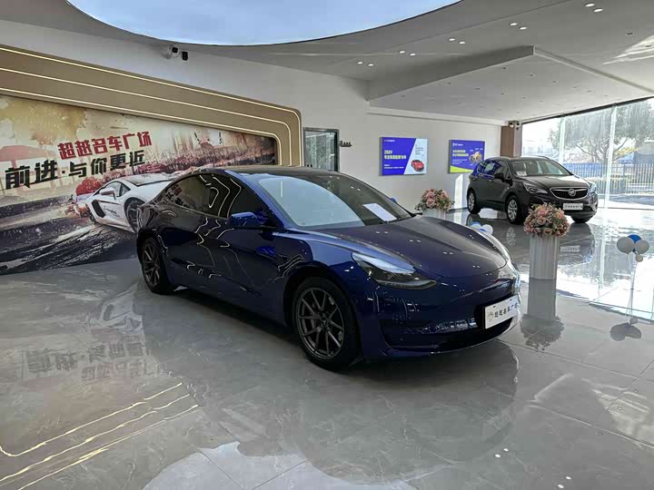 Фото 3 - Tesla Model 3