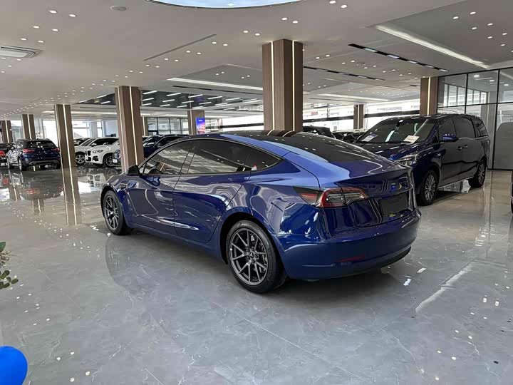 Фото 6 - Tesla Model 3