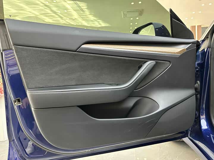 Фото 9 - Tesla Model 3