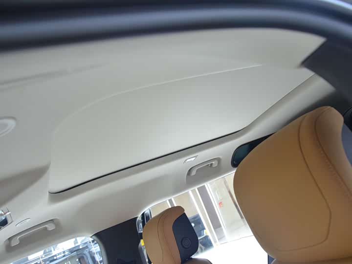 Фото 10 - Land Rover Defender