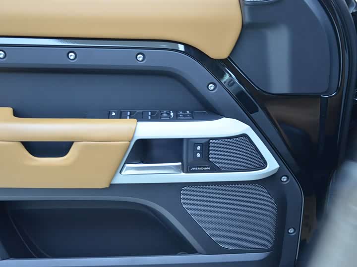 Фото 12 - Land Rover Defender