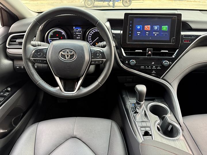 Фото 10 - Toyota Camry