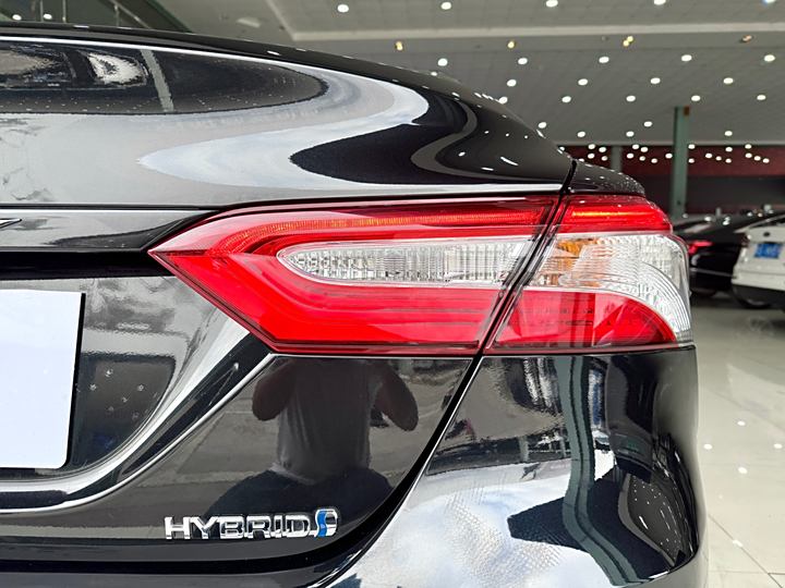 Фото 13 - Toyota Camry