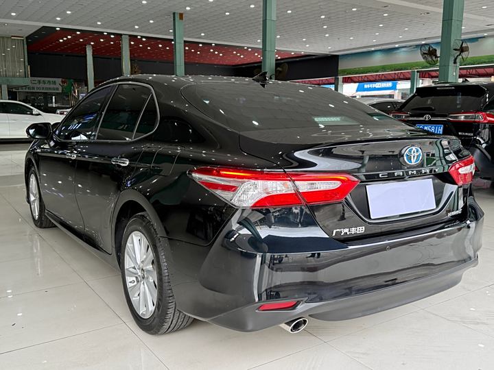 Фото 16 - Toyota Camry