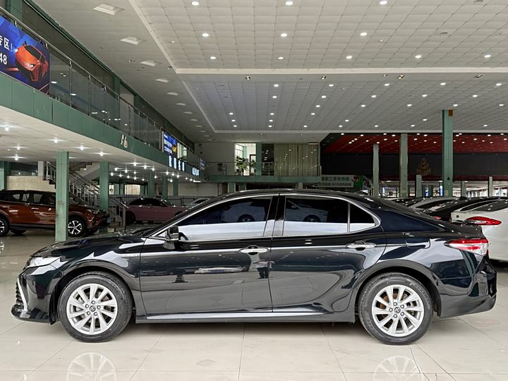 Фото 17 - Toyota Camry