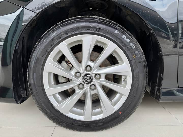 Фото 18 - Toyota Camry