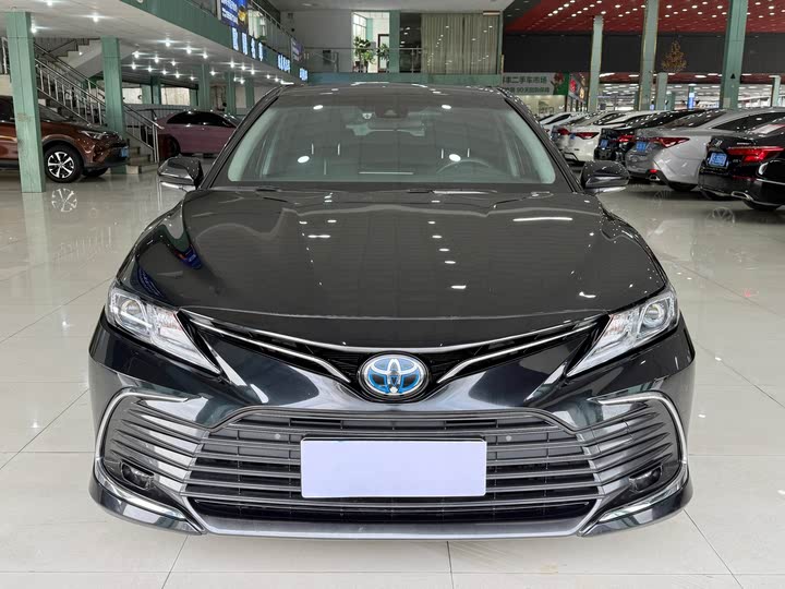 Фото 3 - Toyota Camry