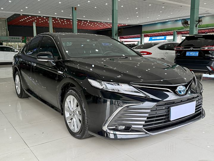 Фото 4 - Toyota Camry