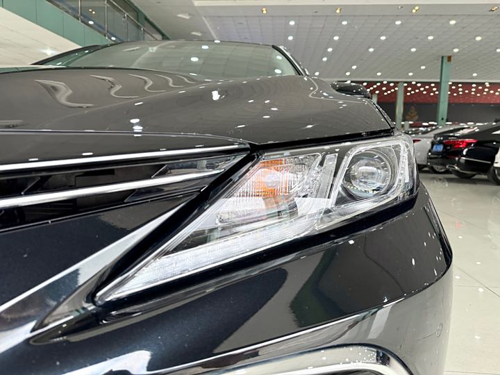 Фото 5 - Toyota Camry