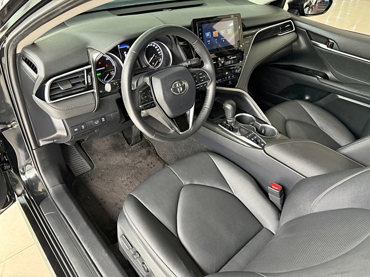 Фото 6 - Toyota Camry