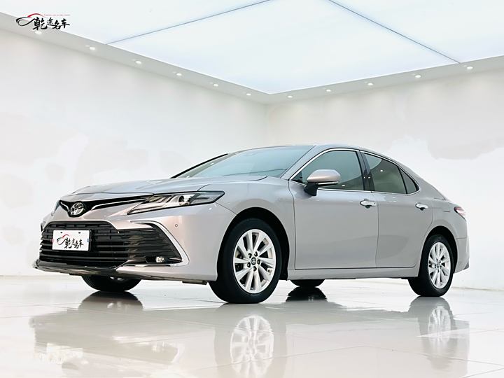 Фото 1 - Toyota Camry