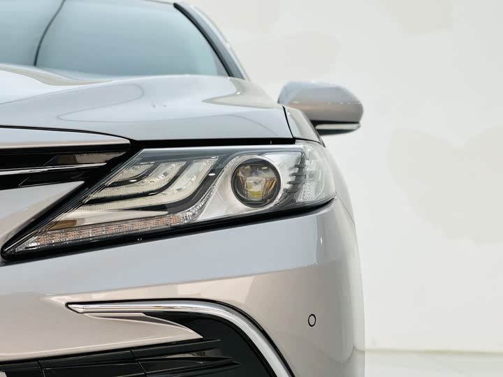 Фото 11 - Toyota Camry