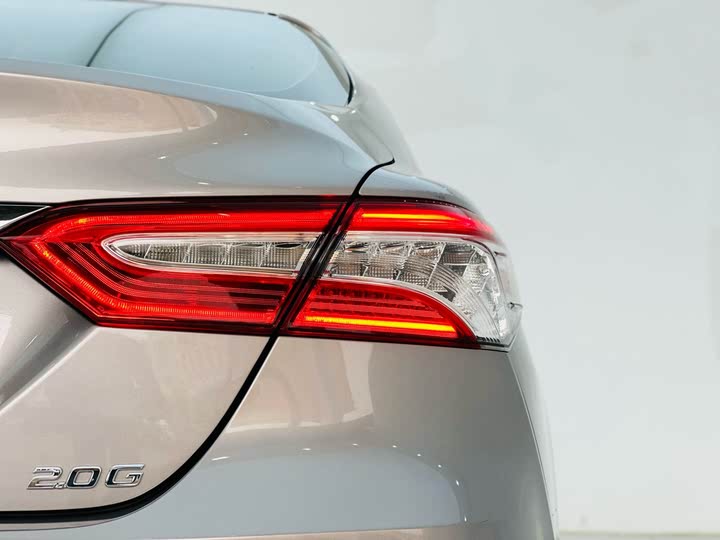 Фото 12 - Toyota Camry