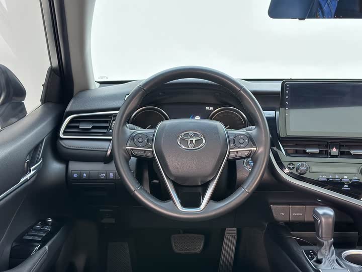 Фото 18 - Toyota Camry