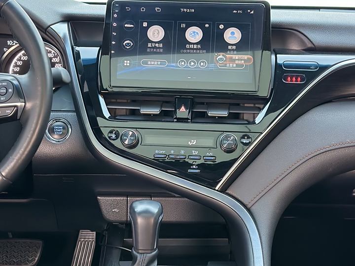 Фото 19 - Toyota Camry