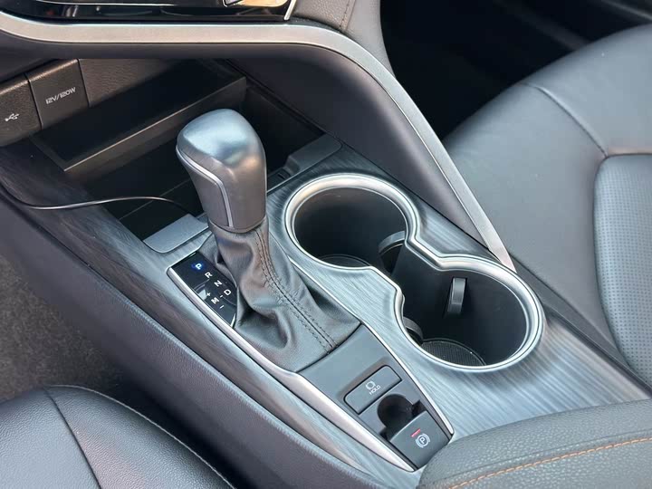 Фото 20 - Toyota Camry