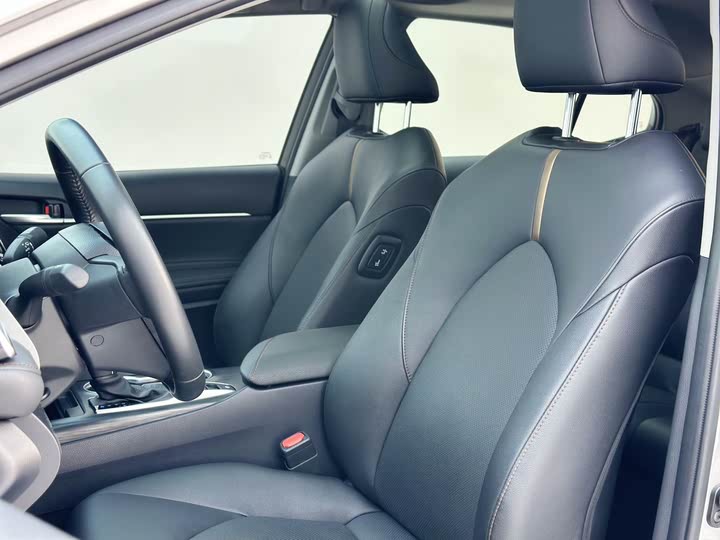 Фото 22 - Toyota Camry