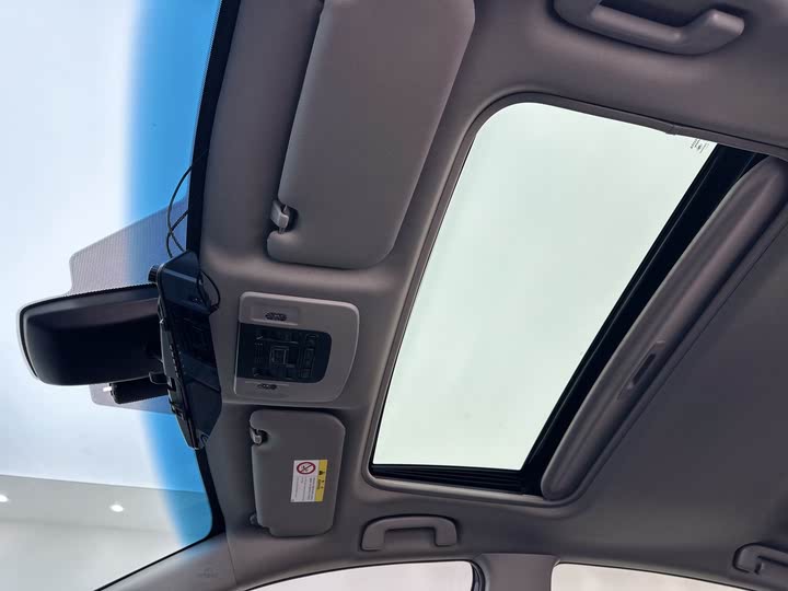 Фото 23 - Toyota Camry