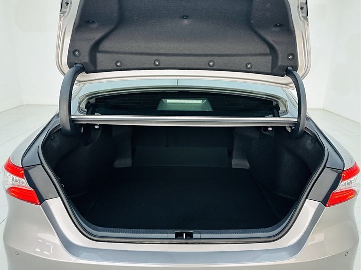 Фото 25 - Toyota Camry