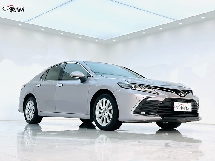 Фото 3 - Toyota Camry