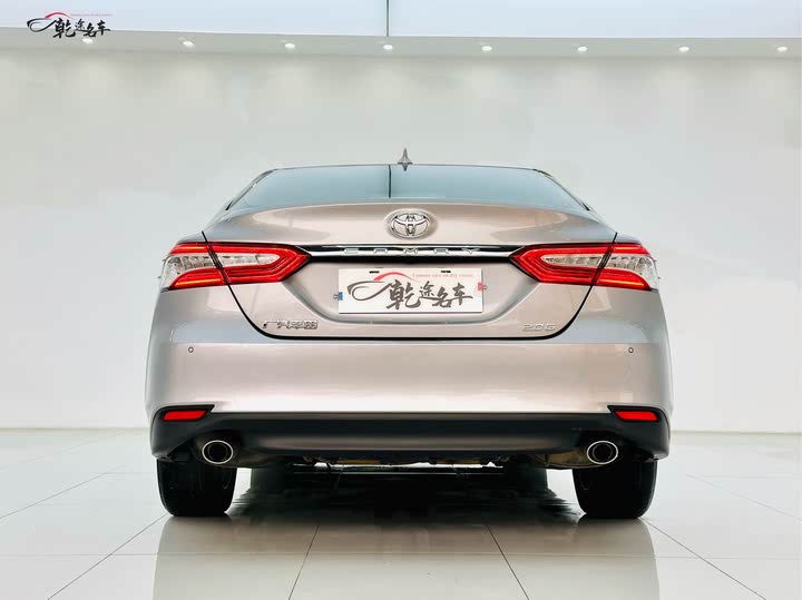 Фото 6 - Toyota Camry