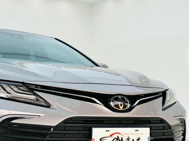 Фото 9 - Toyota Camry