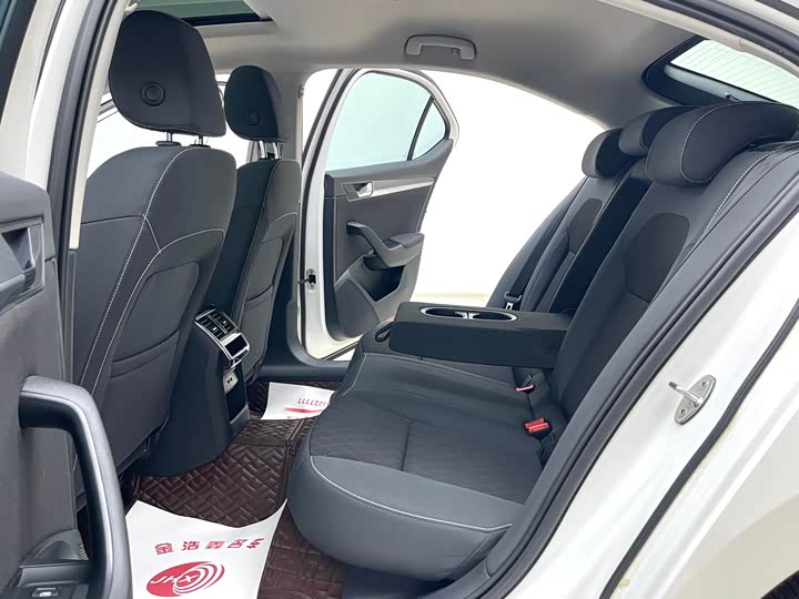 Фото 10 - Skoda Superb