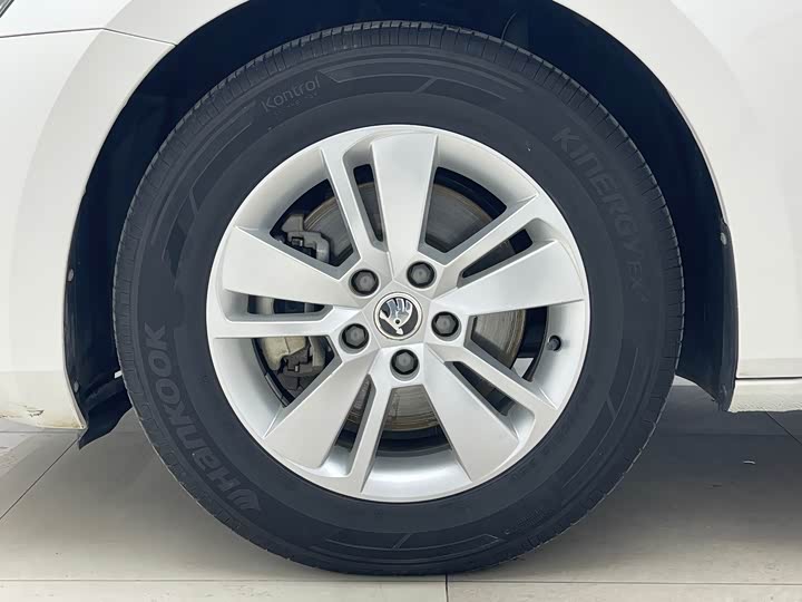 Фото 18 - Skoda Superb