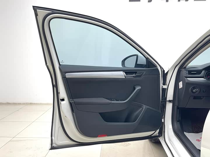 Фото 4 - Skoda Superb