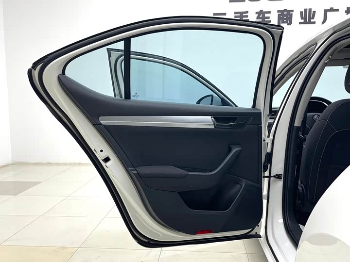 Фото 5 - Skoda Superb