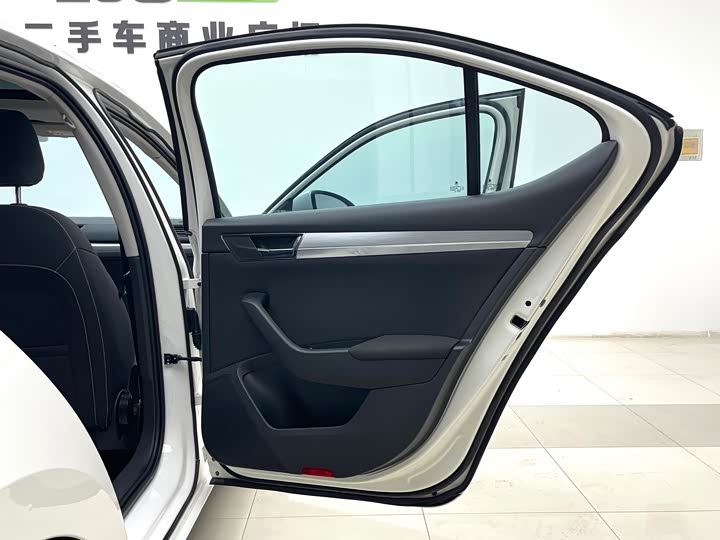 Фото 7 - Skoda Superb