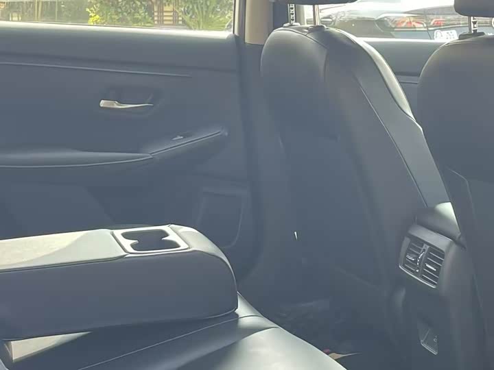 Фото 5 - Nissan Sylphy