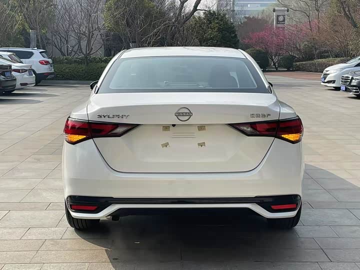 Фото 7 - Nissan Sylphy