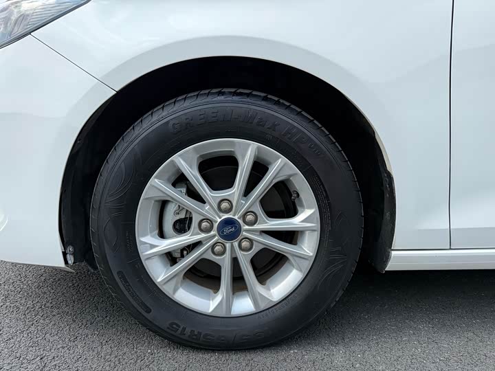 Фото 12 - Ford Escort