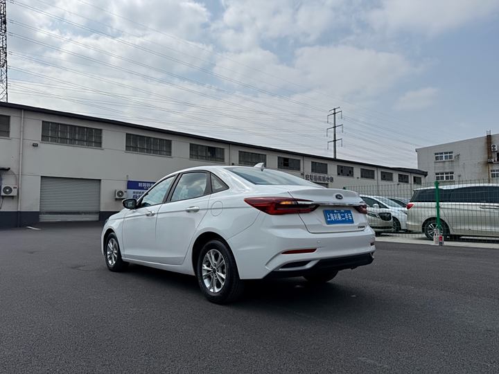 Фото 29 - Ford Escort