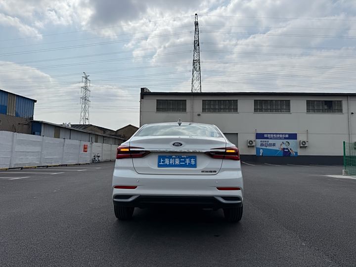 Фото 30 - Ford Escort