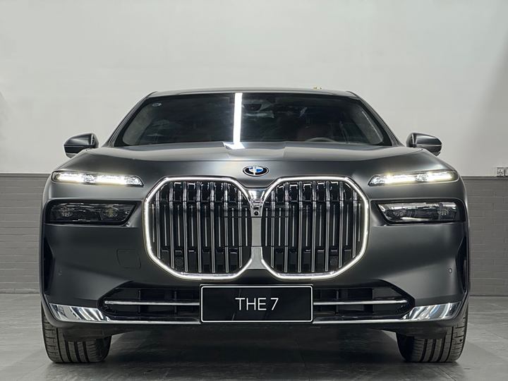 Фото 2 - BMW 7 Series
