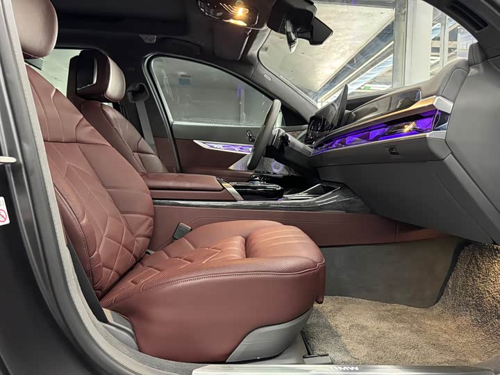 Фото 28 - BMW 7 Series