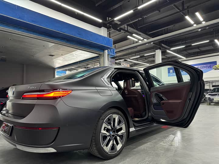 Фото 32 - BMW 7 Series