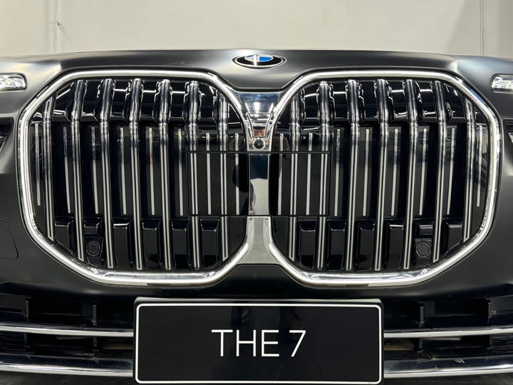 Фото 34 - BMW 7 Series