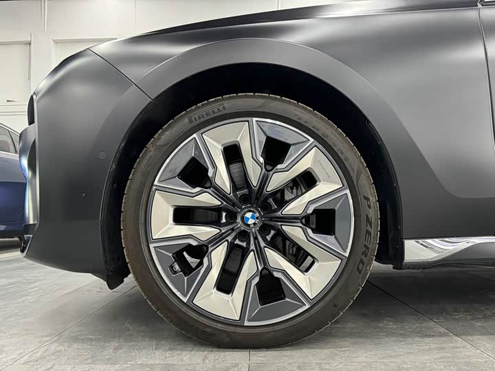 Фото 38 - BMW 7 Series