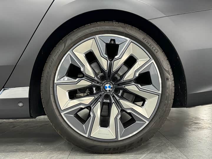 Фото 39 - BMW 7 Series