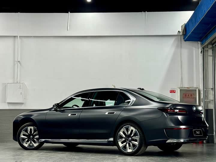 Фото 8 - BMW 7 Series