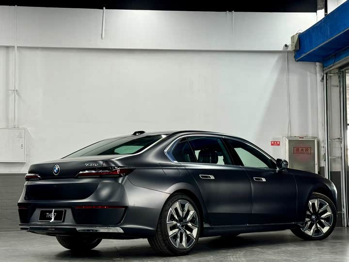 Фото 9 - BMW 7 Series