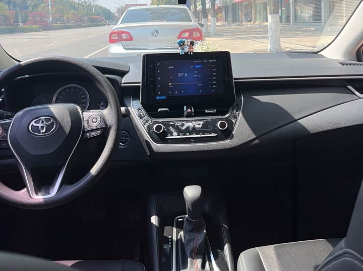 Фото 10 - Toyota Corolla