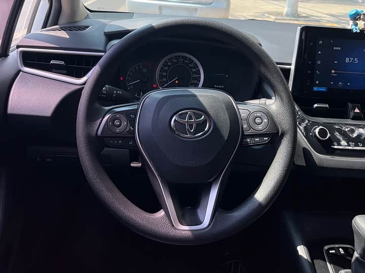 Фото 12 - Toyota Corolla