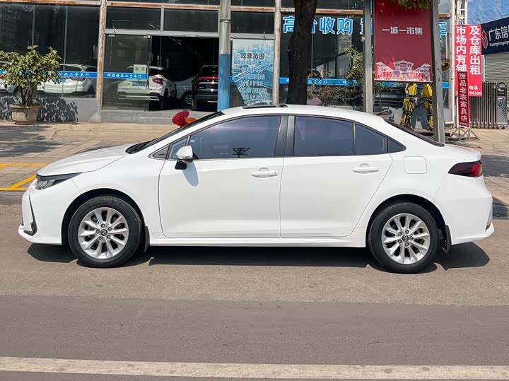 Фото 3 - Toyota Corolla