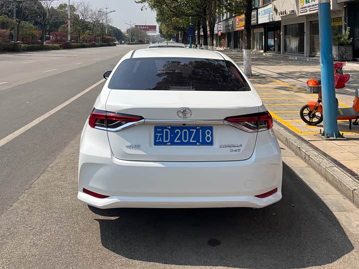 Фото 4 - Toyota Corolla