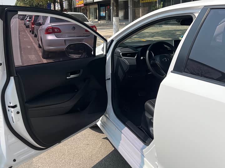 Фото 8 - Toyota Corolla