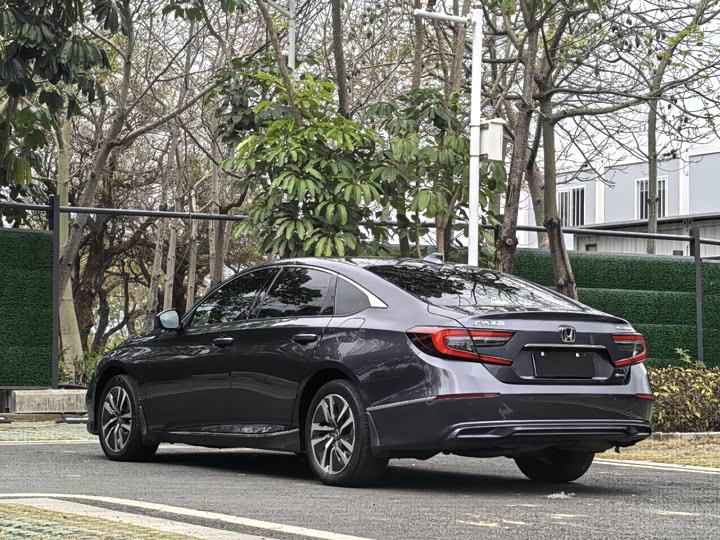 Фото 4 - Honda Accord